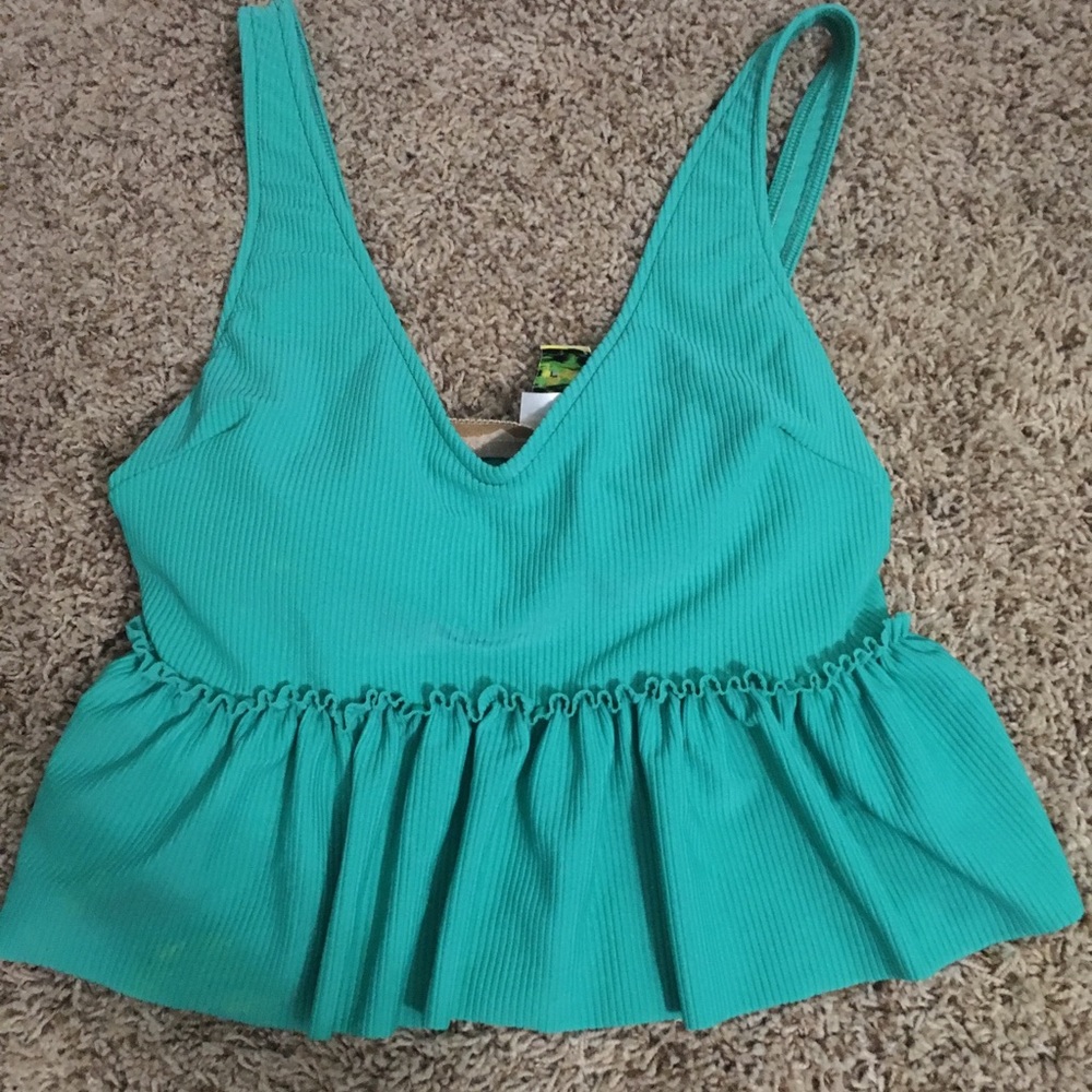 Small ribbed vneck